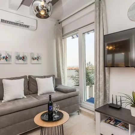 アパート Colours ザダル