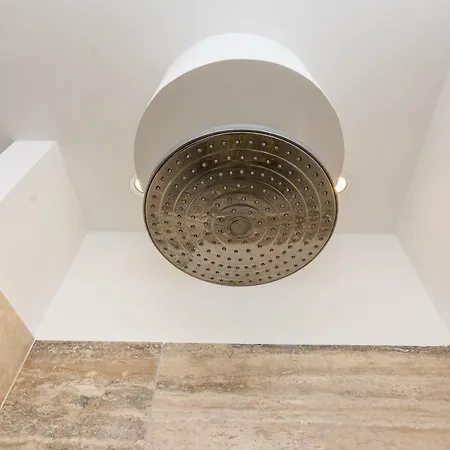 Colours アパート ザダル